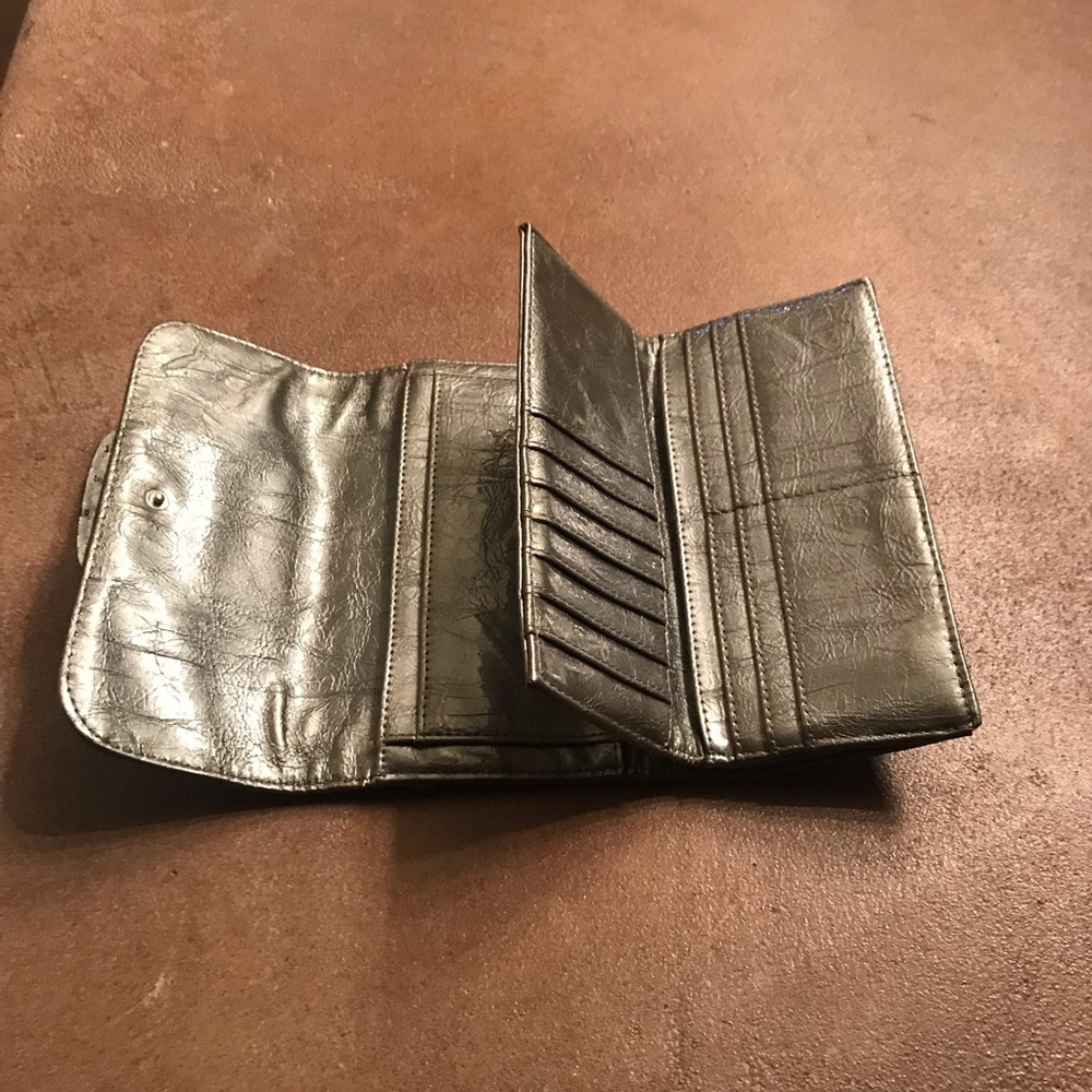 Large Guess Wallet - Picture 2 of 5